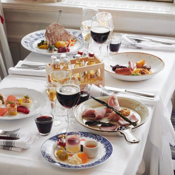 jullunch traditionellt julbord stockholm villa godthem