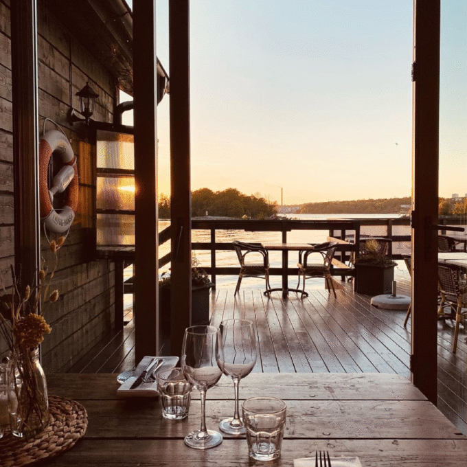 midsommar restaurang rokeriet fjaderholmarna