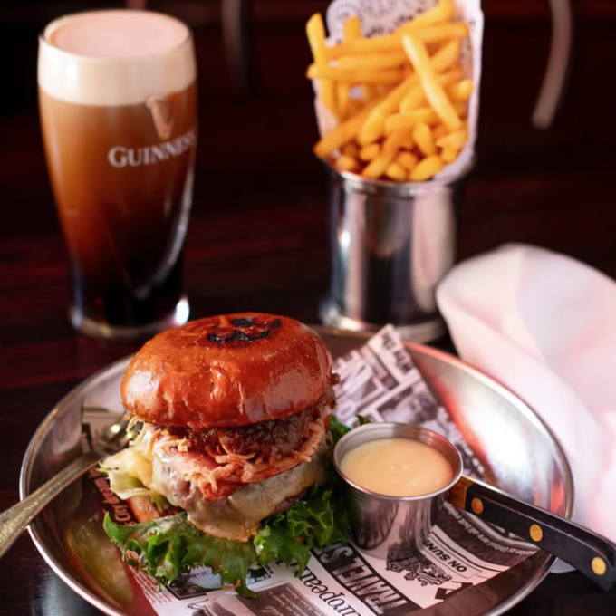 Kapten Jack_inglasad_uteservering_sthlm