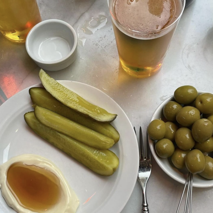 uteservering östermalm Schmaltz Bar & Delicatessen