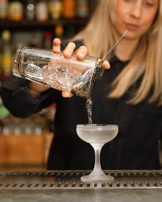 cocktailbar stockholm tjoget hedda bruce