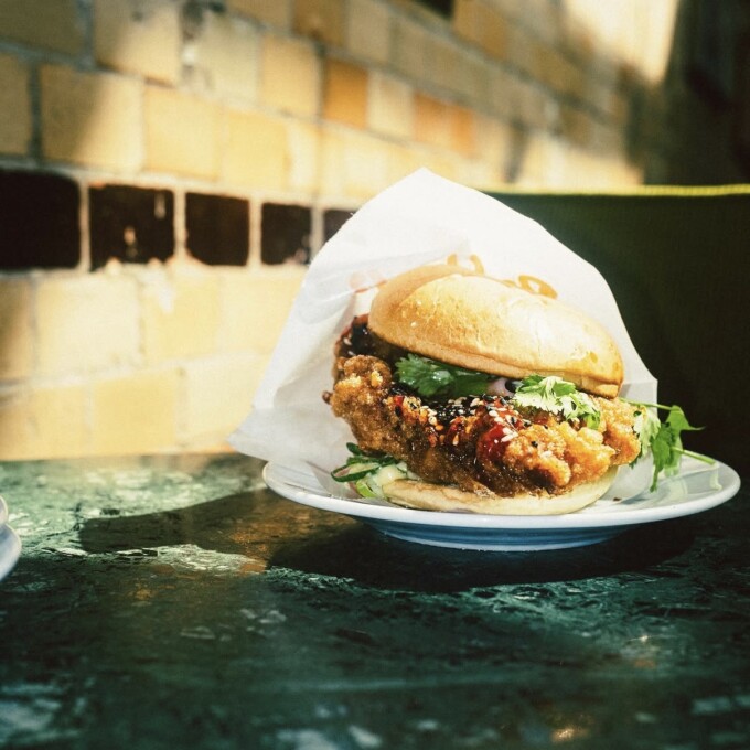 restaurang goteborg sommar rollin bistro backyard