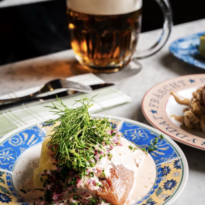 restaurang stockholm forort tva sma svin arsta